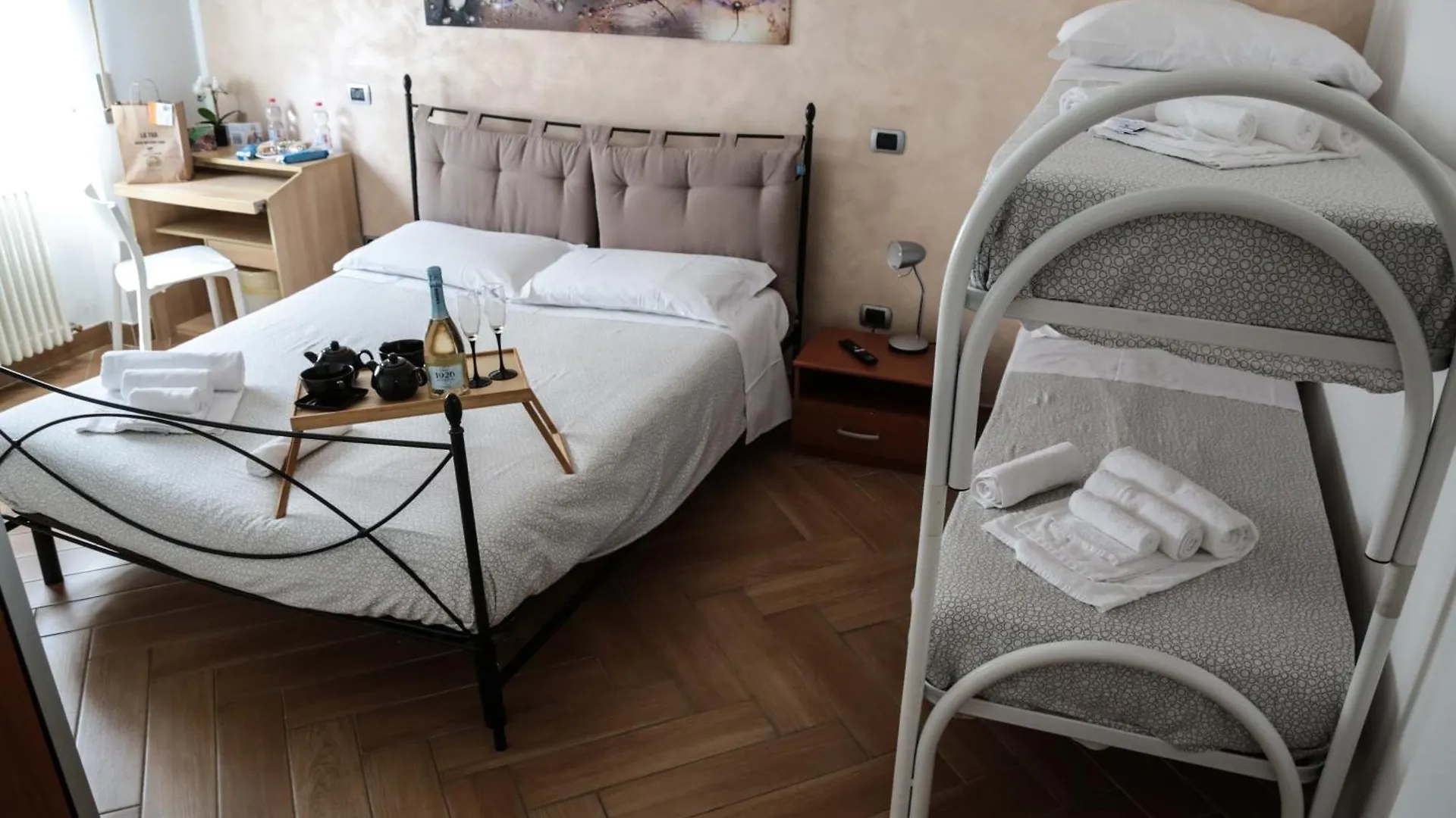 Guest House Simonazzi Reggio nell'Emilia 0*,  Italia